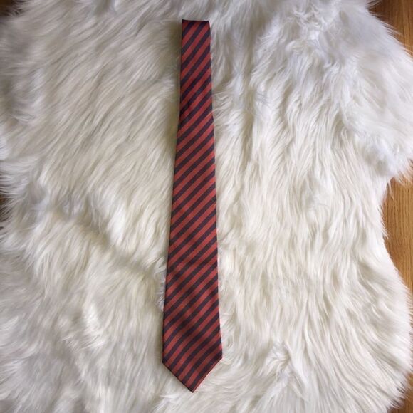 Men’s Van Heusen Navy and Red Tie - Picture 1 of 4
